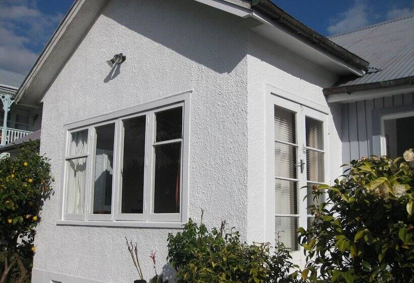 42b College House   Hostel