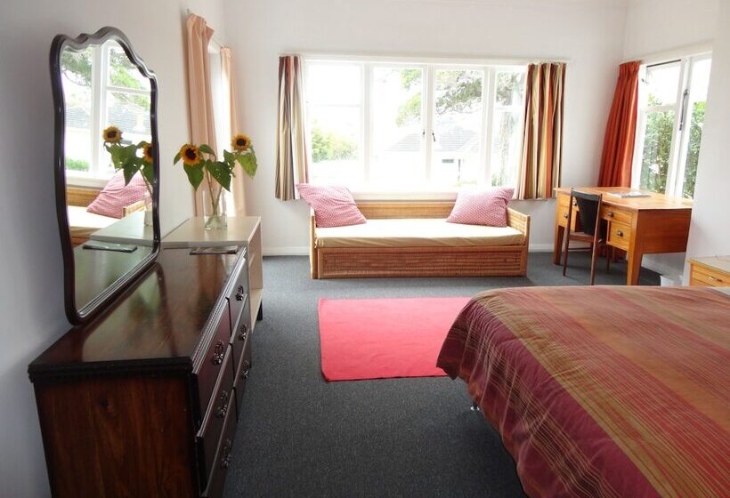 42b College House   Hostel