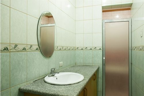 فندق صغير Amax Inn Makati