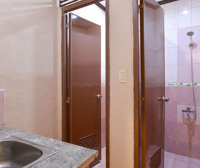 فندق صغير Amax Inn Makati