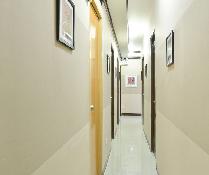 فندق صغير Amax Inn Makati