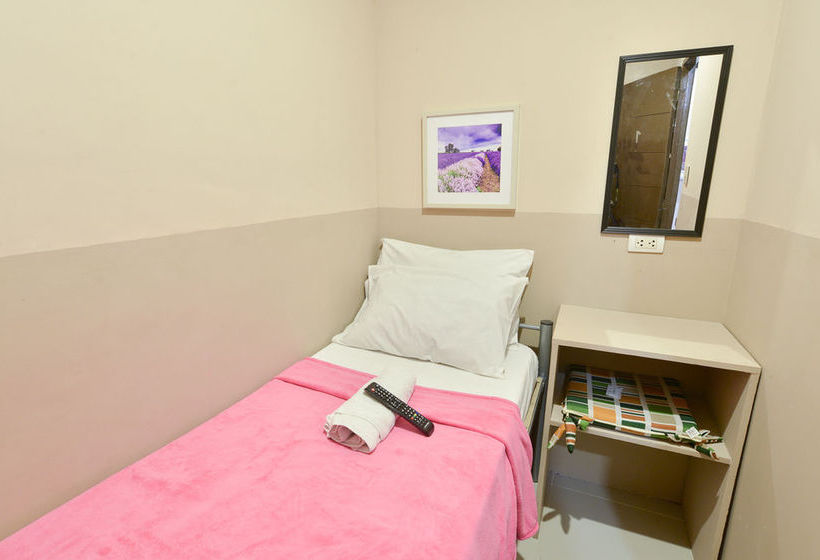 فندق صغير Amax Inn Makati