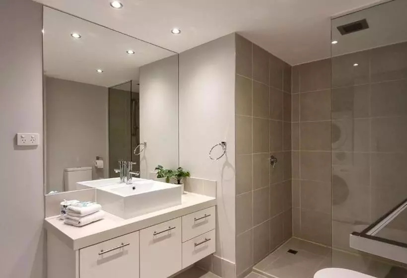 בית מלון כפרי Breakers North Absolute Beachfront Apartments