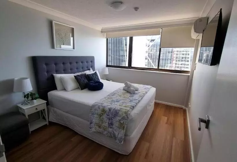 בית מלון כפרי Breakers North Absolute Beachfront Apartments