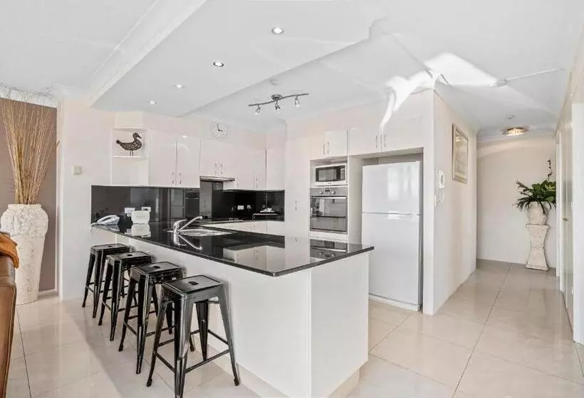 בית מלון כפרי Breakers North Absolute Beachfront Apartments