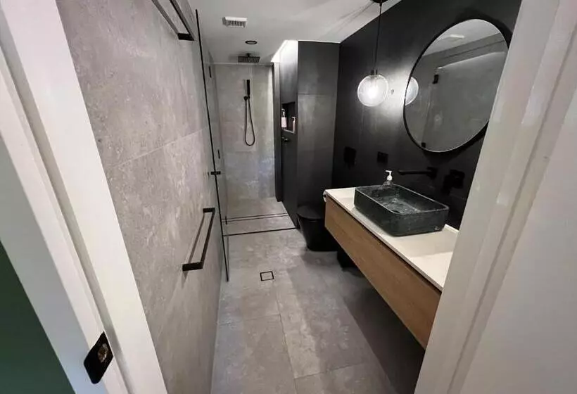 בית מלון כפרי Breakers North Absolute Beachfront Apartments