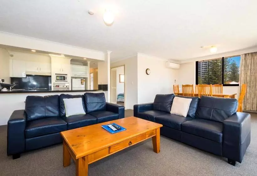 בית מלון כפרי Breakers North Absolute Beachfront Apartments