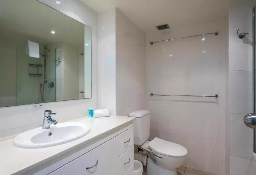 בית מלון כפרי Breakers North Absolute Beachfront Apartments