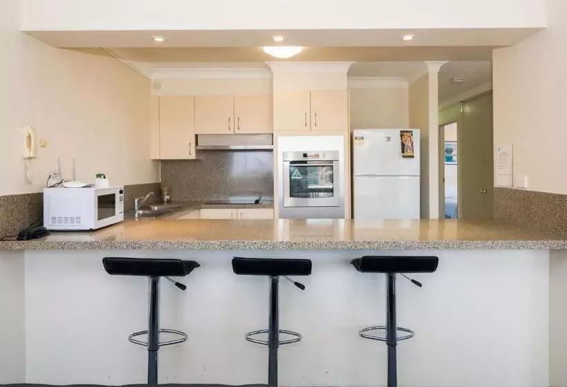 בית מלון כפרי Breakers North Absolute Beachfront Apartments