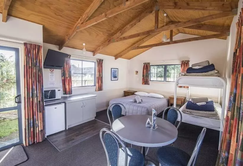 Hotel Tasman Holiday Parks   Te Anau