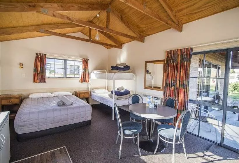 Hotel Tasman Holiday Parks   Te Anau