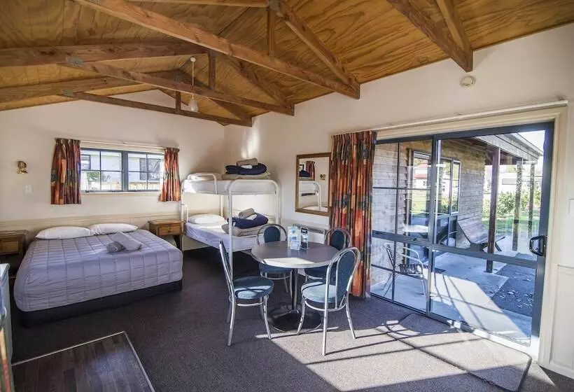 Hotel Tasman Holiday Parks   Te Anau