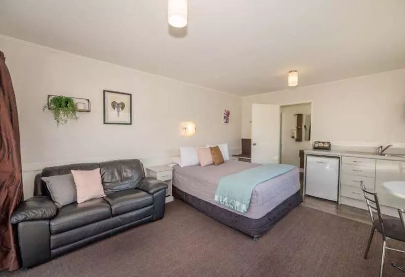 Hotel Tasman Holiday Parks   Te Anau