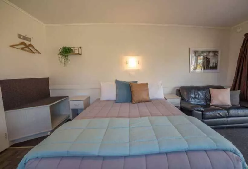 Hotel Tasman Holiday Parks   Te Anau