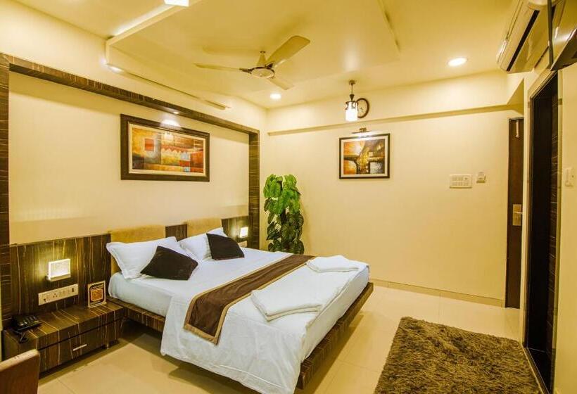 La Hotel Metro Near Bkc