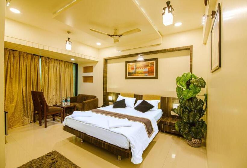 La Hotel Metro Near Bkc