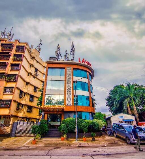 La Hotel Metro Near Bkc