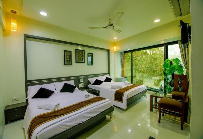 La Hotel Metro Near Bkc