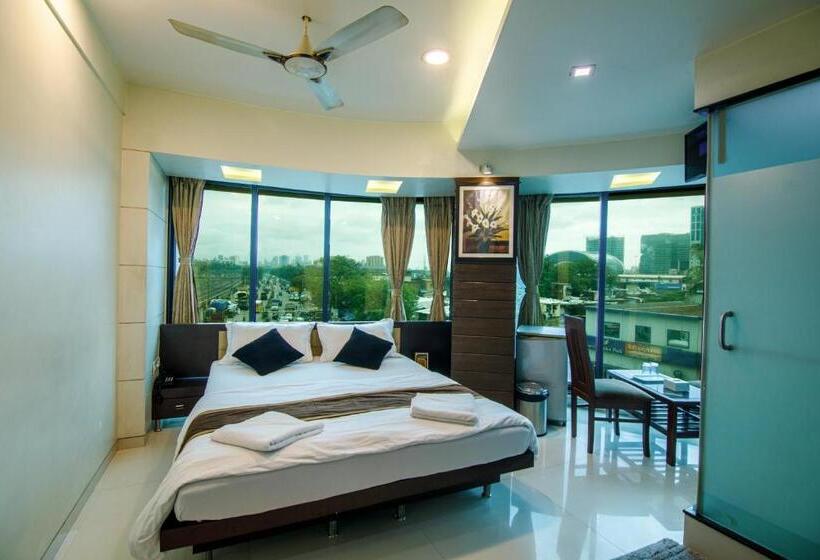 La Hotel Metro Near Bkc