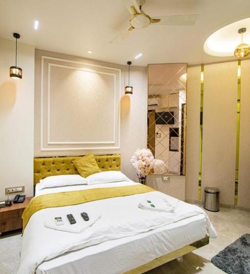 La Hotel Metro Near Bkc