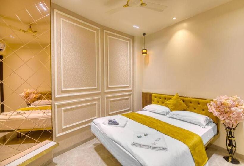 La Hotel Metro Near Bkc