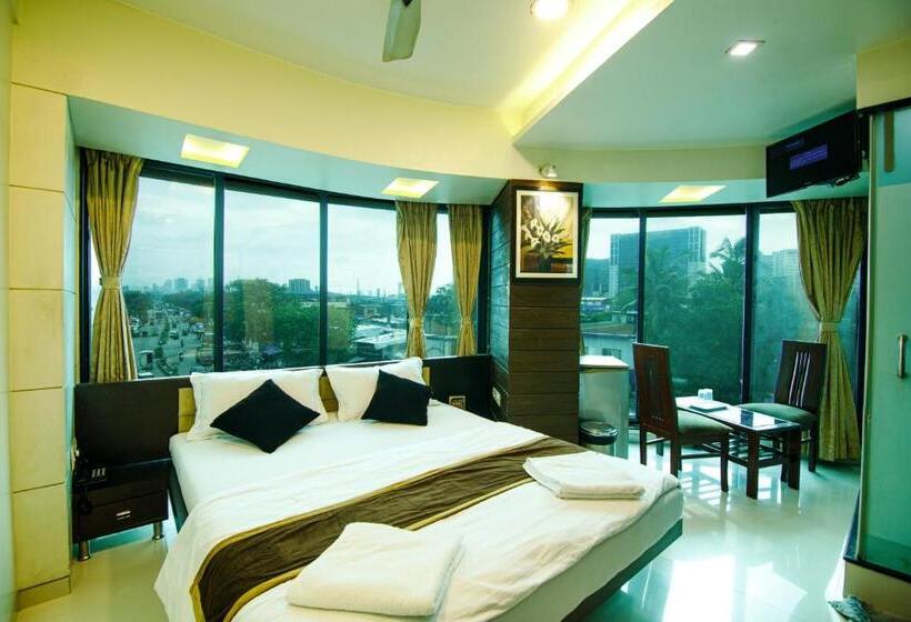 La Hotel Metro Near Bkc