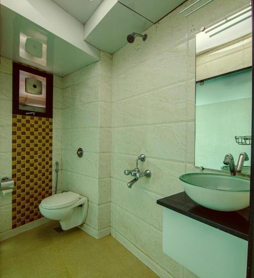 La Hotel Metro Near Bkc