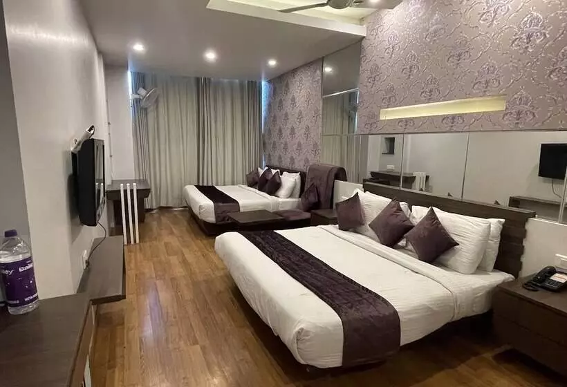 Hotel Narulas Aurrum