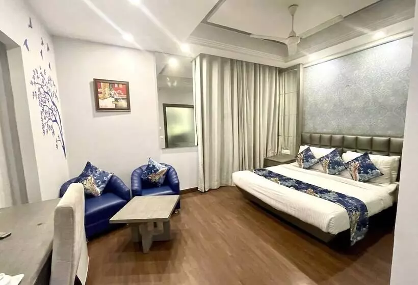 Hotel Narulas Aurrum