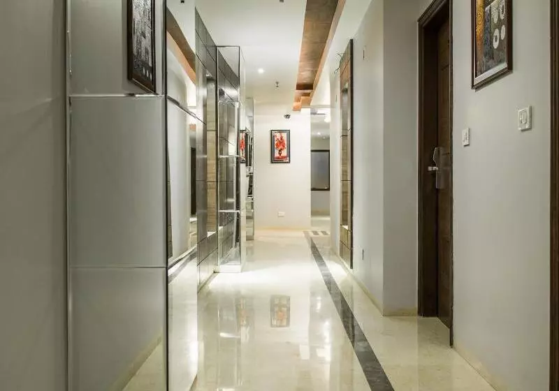 Hotel Narulas Aurrum