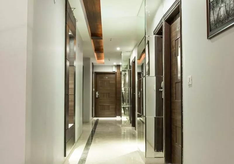 Hotel Narulas Aurrum