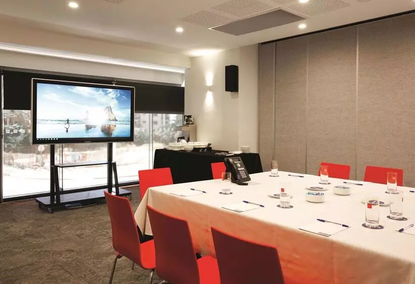 Отель Oaks Darwin Elan