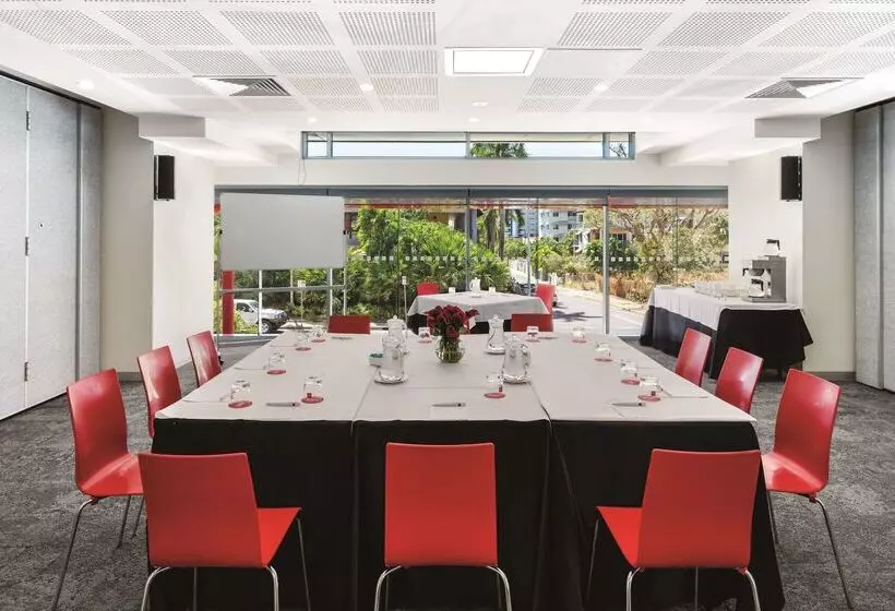 Отель Oaks Darwin Elan