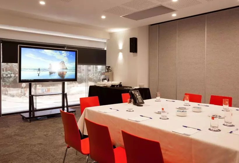 Отель Oaks Darwin Elan