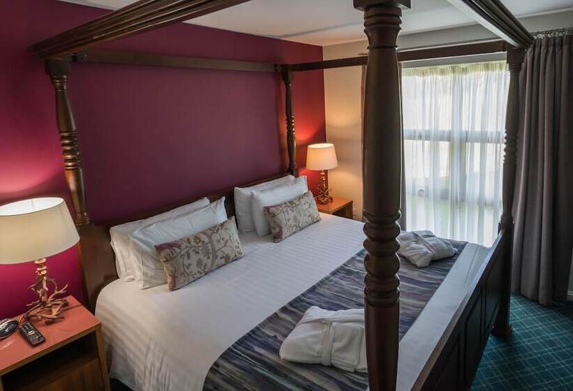 Сельский отель Loch Lomond Waterfront Luxury Lodges