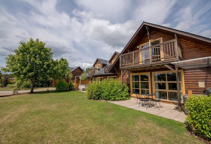 Сельский отель Loch Lomond Waterfront Luxury Lodges