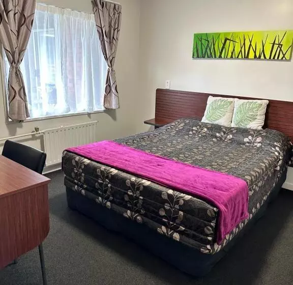 Red Rock Thermal Motel Mineral Pool