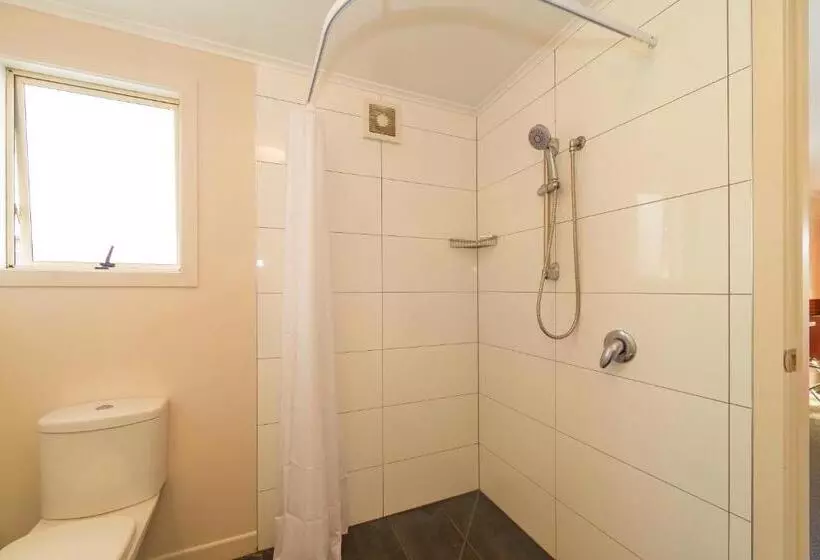 Red Rock Thermal Motel Mineral Pool