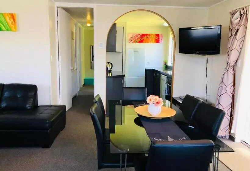 Red Rock Thermal Motel Mineral Pool