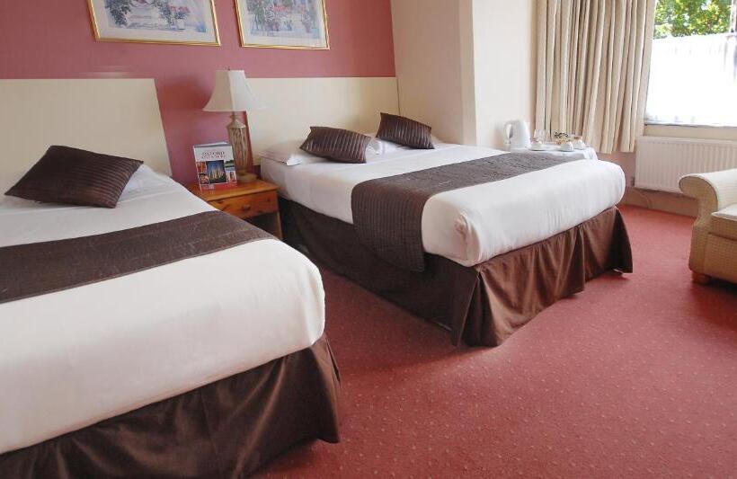 Tree Hotel At Iffley