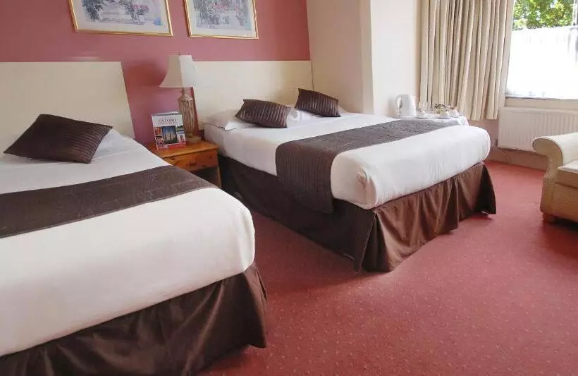 Tree Hotel At Iffley