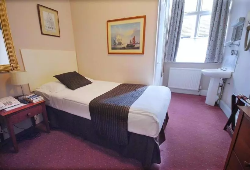 Tree Hotel At Iffley