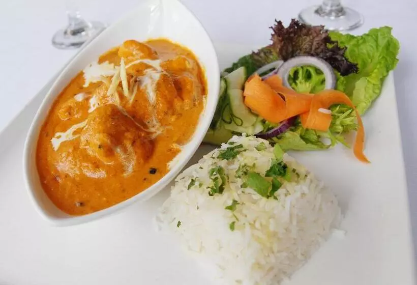 Tree Hotel At Iffley