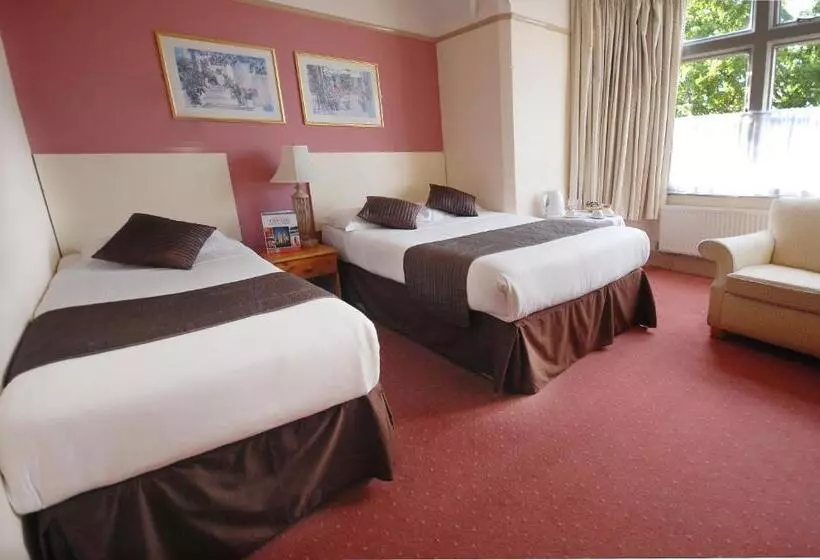 Tree Hotel At Iffley