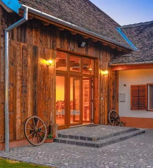 Retkeilymaja Casa Trappold