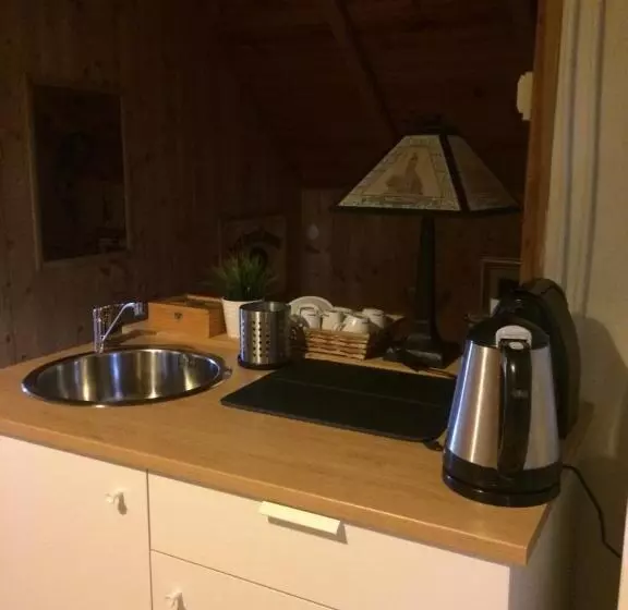 Aamiaismajoitus (B&B) Cosy Rooms On The Lake Near Budapest And The Airport