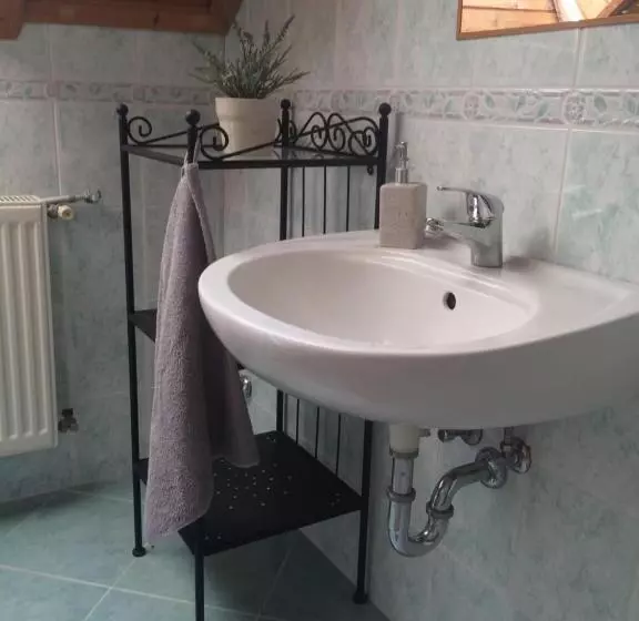 Aamiaismajoitus (B&B) Cosy Rooms On The Lake Near Budapest And The Airport