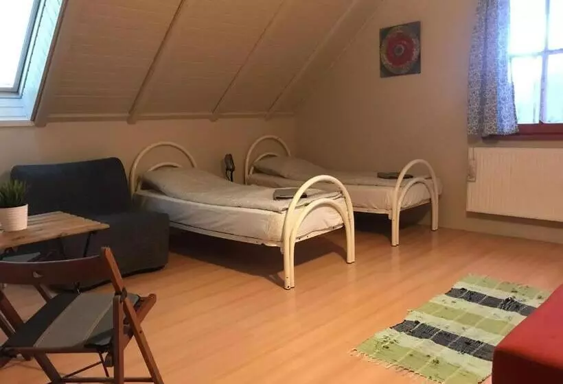 Aamiaismajoitus (B&B) Cosy Rooms On The Lake Near Budapest And The Airport