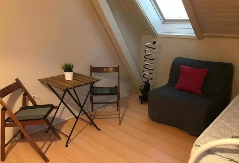 Aamiaismajoitus (B&B) Cosy Rooms On The Lake Near Budapest And The Airport