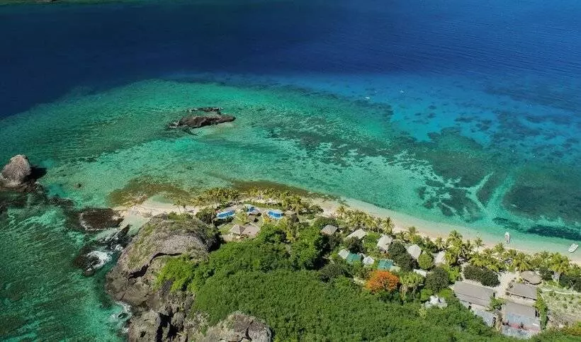 Hotelli Barefoot Kuata Island Resort